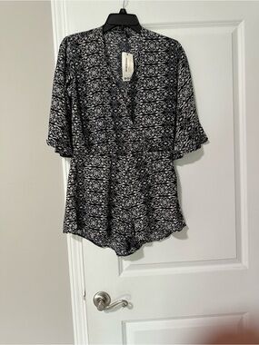 Boohoo Black and White Patterned V-Neck romper